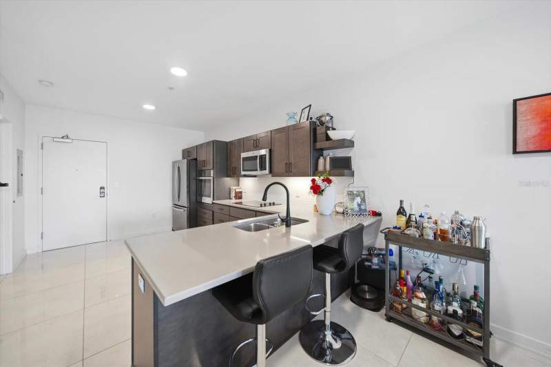 2 bedroom Condominium at 132 Mirror Lake #403, Mirror, The Condo, St Petersburg — photo 4