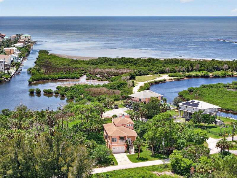 3 bedroom Single Family Residence at 6926 McCray Drive, Coral Cove Sub, Hudson — photo 1