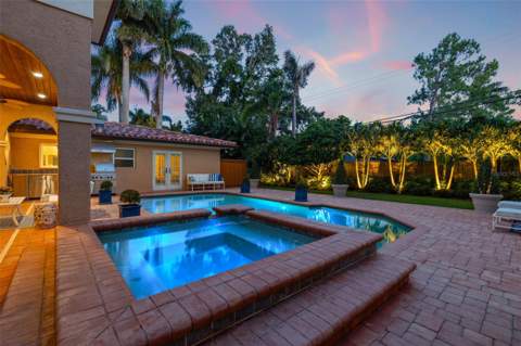 1124 Seville Lane, St Petersburg FL - photo 6 of 58