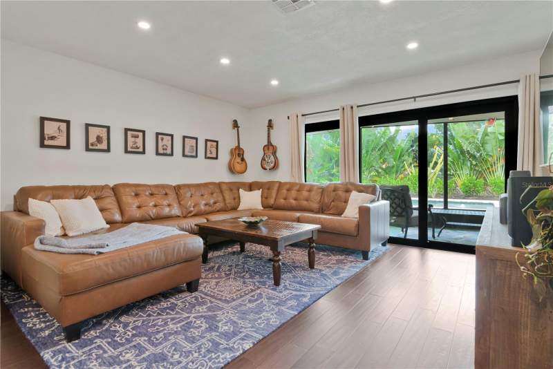 4 bedroom Single Family Residence at 4400 Columbus Way, Lakewood Estates Sec C, St Petersburg — photo 3