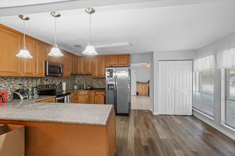 4 bedroom Single Family Residence at 425 NW 79th Drive, Sunningdale, Gainesville — photo 3