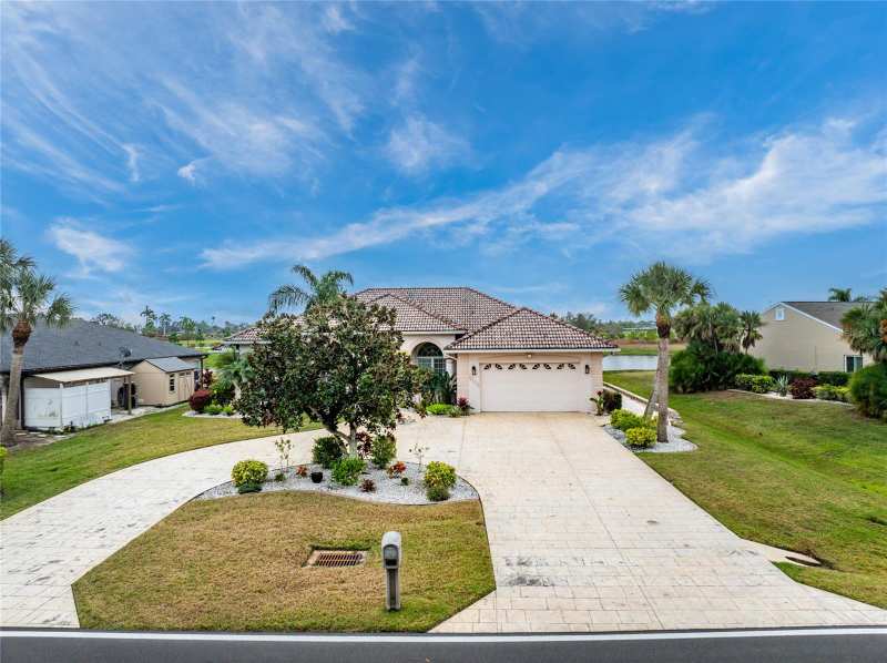3 bedroom Single Family Residence at 12109 SW Kingsway Circle, Kings Crossing, Lake Suzy — photo 1