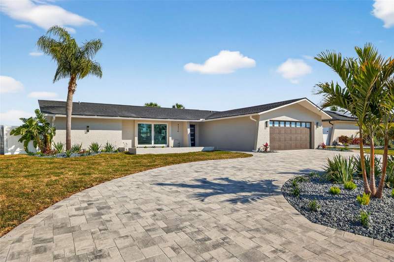 3 bedroom Single Family Residence at 4426 43rd Street, Broadwater Unit 2 Blk 0, St Petersburg — photo 4