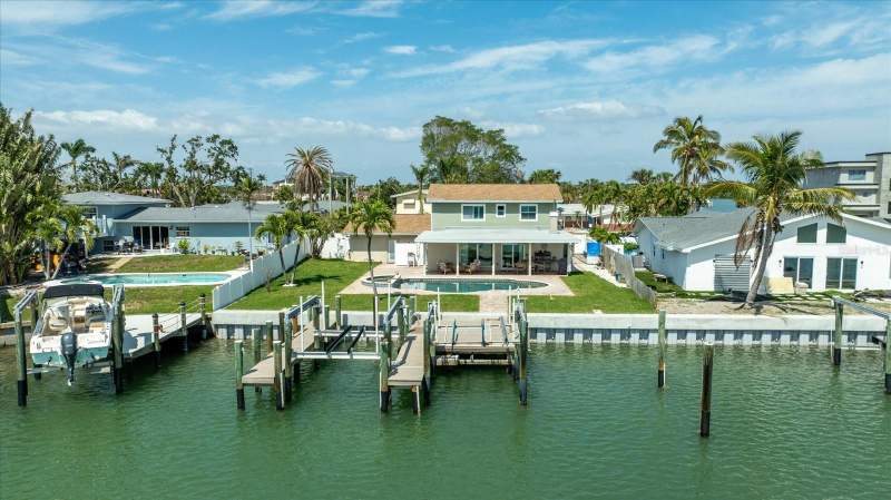 4 bedroom Single Family Residence at 7886 9th Avenue, South Causeway Isle Yacht Club Add, St Petersburg — photo 5
