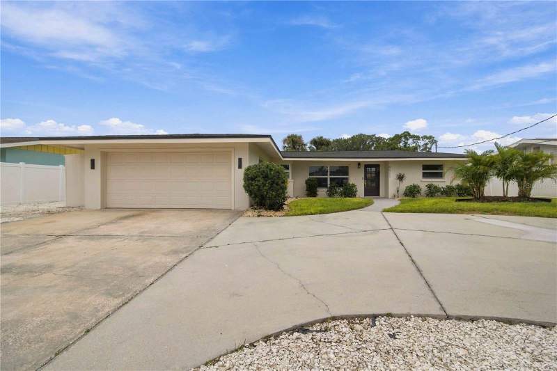 3 bedroom Single Family Residence at 9911 Royal Palm Drive, San Remo Shores, Bradenton — photo 3