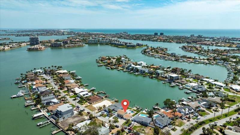 4 bedroom Single Family Residence at 7886 9th Avenue, South Causeway Isle Yacht Club Add, St Petersburg — photo 4