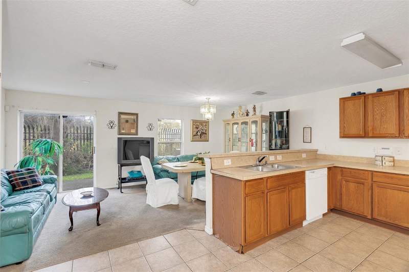 4 bedroom Half Duplex at 1209 W 6th Street, Seminole Park, Sanford — photo 4