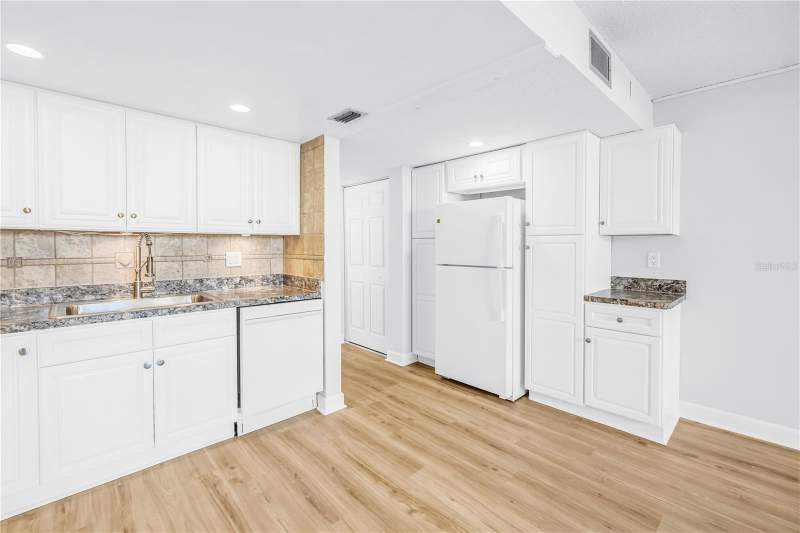 1 bedroom Condominium at 7625 Sun Island Drive #106, Bay Island Group 7, South Pasadena — photo 5
