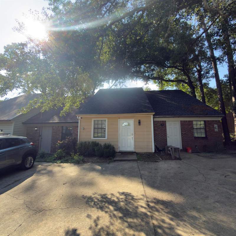 2 bedroom Townhouse at 922 S Lipona Road, Renegade Village, Tallahassee — photo 4