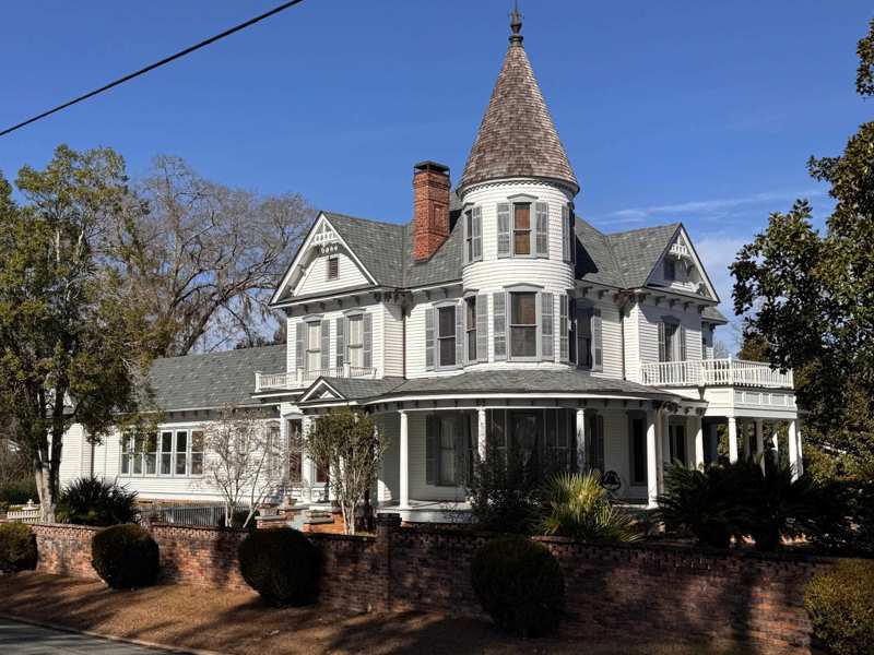 5 bedroom Detached at 404 N Adams Street, Historic District of Quincy, Quincy — photo 1