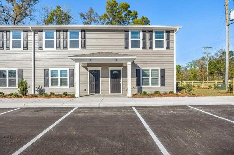 3 bedroom Townhouse at 8 Montauk Circle, The Hamptons II, Crawfordville — photo 1