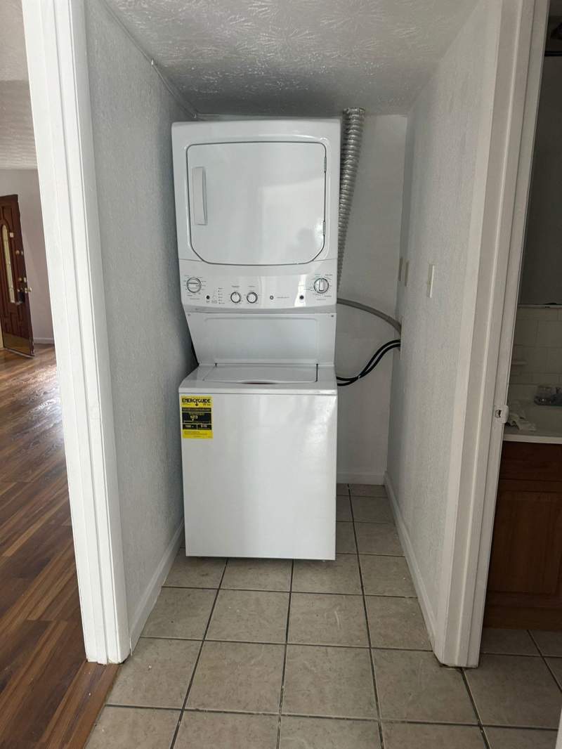 2 bedroom Condominium at 2020 Continental Avenue, Chateau De Ville Condominiums, Tallahassee — photo 2