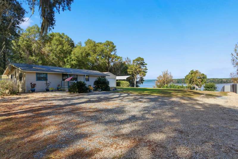 3 bedroom Detached at 1996 Lakepoint Lane, Lake Talquin Heights, Tallahassee — photo 3