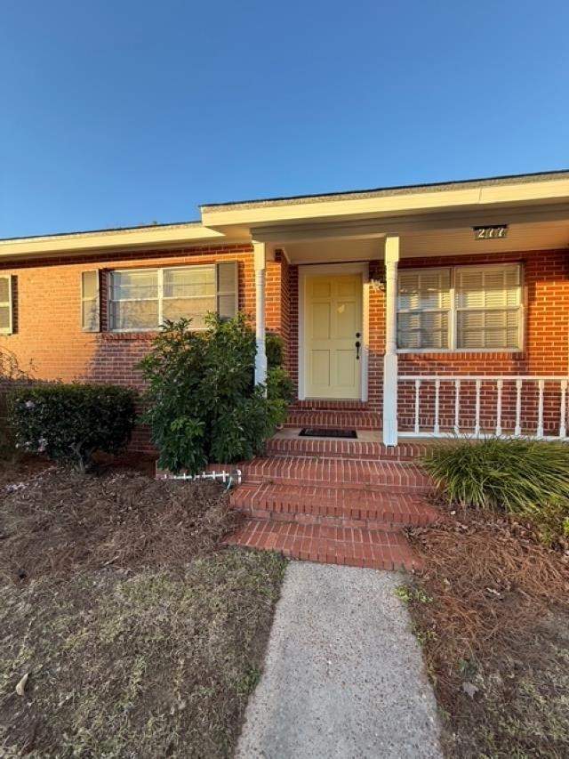 4 bedroom Detached at 277 SE Woodlawn Street, Lakeside Terrace, Madison — photo 2