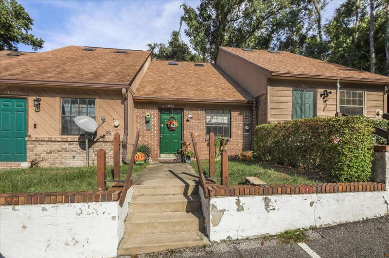 2 bedroom Townhouse at 1055 Ocala Road, Continental Oaks Unit 3, Tallahassee — photo 2