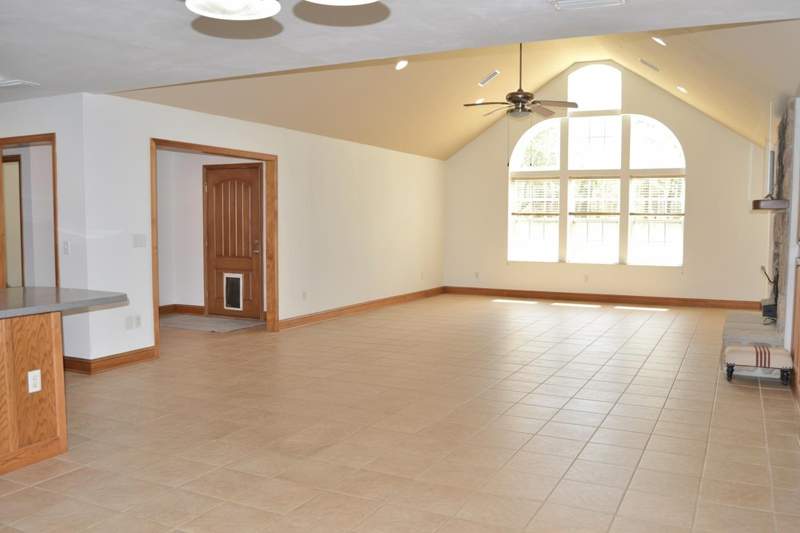 4 bedroom Detached at 1142 Ashville Highlands Drive, Ashville Highlands, Greenville — photo 3