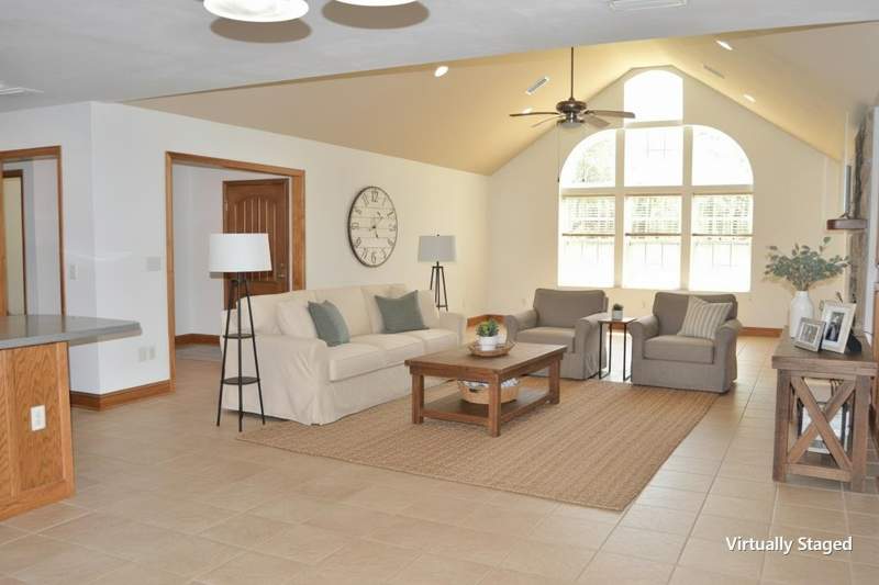 4 bedroom Detached at 1142 Ashville Highlands Drive, Ashville Highlands, Greenville — photo 4
