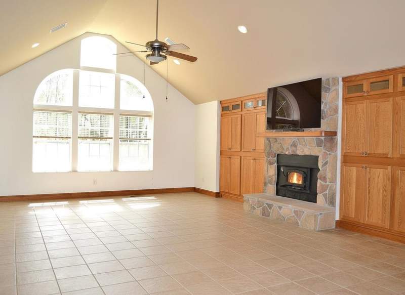 4 bedroom Detached at 1142 Ashville Highlands Drive, Ashville Highlands, Greenville — photo 5