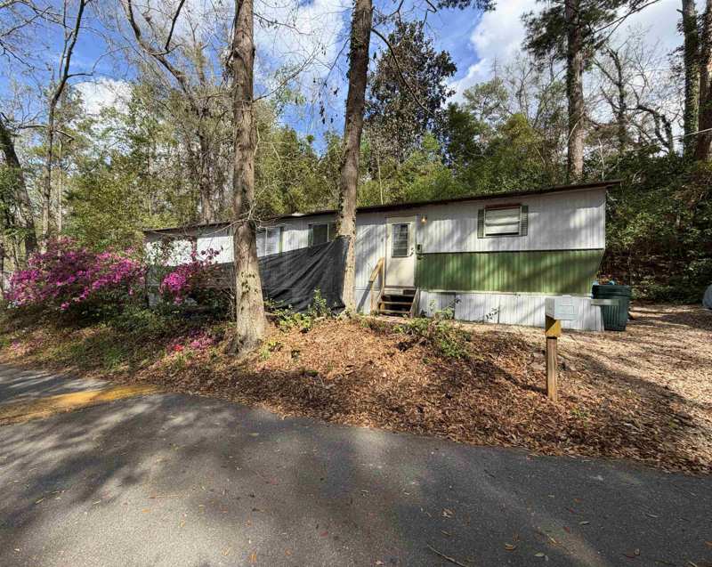 2 bedroom ManufacturedHome at 1923 Sika Deer Drive, Deertree Hills, Tallahassee — photo 1