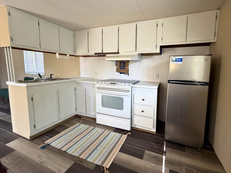2 bedroom ManufacturedHome at 1923 Sika Deer Drive, Deertree Hills, Tallahassee — photo 5