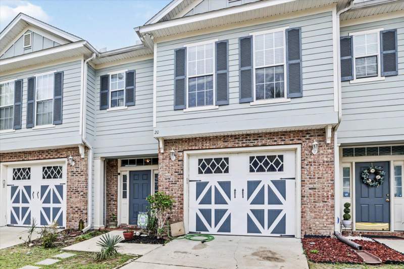 3 bedroom Townhouse at 20 King Arthurs Court, Camelot Phase II, Crawfordville — photo 2