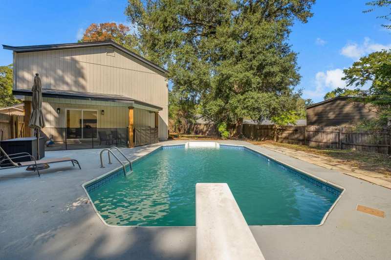 4 bedroom Detached at 246 Intrepid Court, Lakeshore Estates, Tallahassee — photo 1