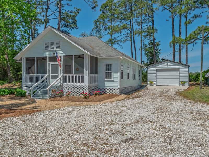 3 bedroom Detached at 3045 E 98 Highway, St. James Island Park, Carrabelle — photo 1