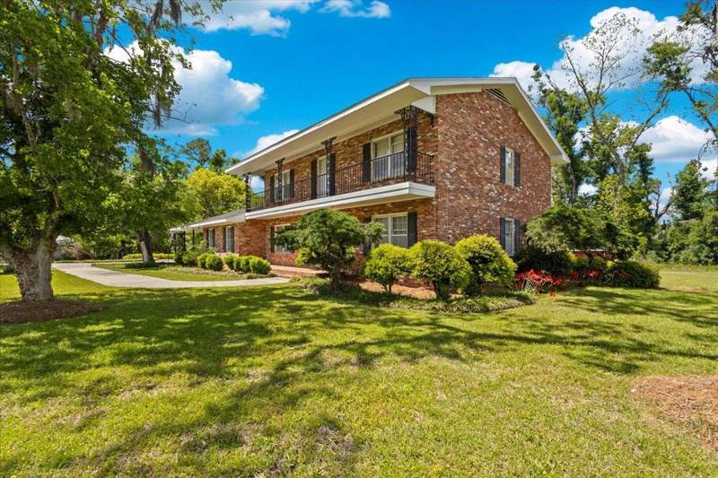 4 bedroom Detached at 324 NE Fraleigh Drive, Livingston Spring Acres, Madison — photo 2