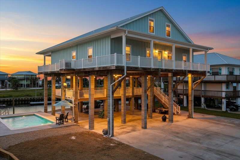 5 bedroom Detached at 20817 Marina Road, Keaton Beach Unit 1, Perry — photo 1