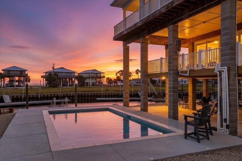 5 bedroom Detached at 20817 Marina Road, Keaton Beach Unit 1, Perry — photo 2