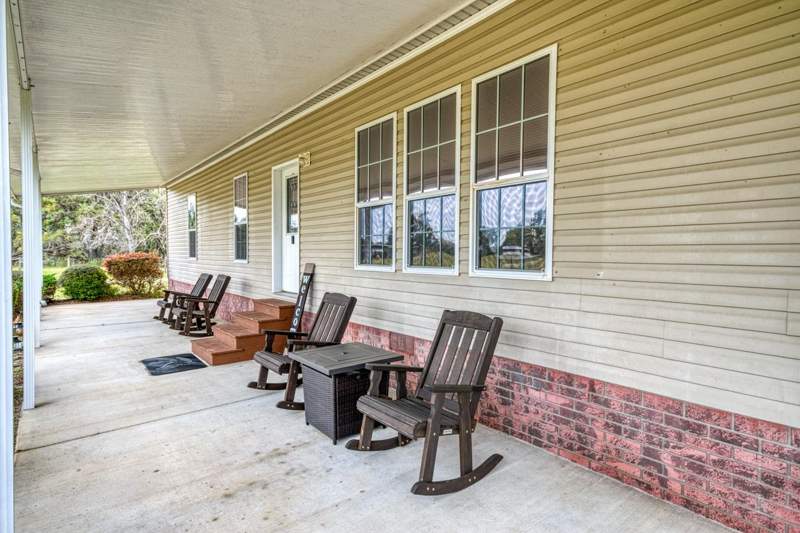 3 bedroom ManufacturedHome at 332 NE Forsythia Way, No, Pinetta — photo 3
