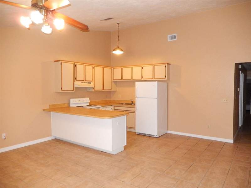 2 bedroom Townhouse at 2075 Continental Avenue, Continental Oaks, Tallahassee — photo 3