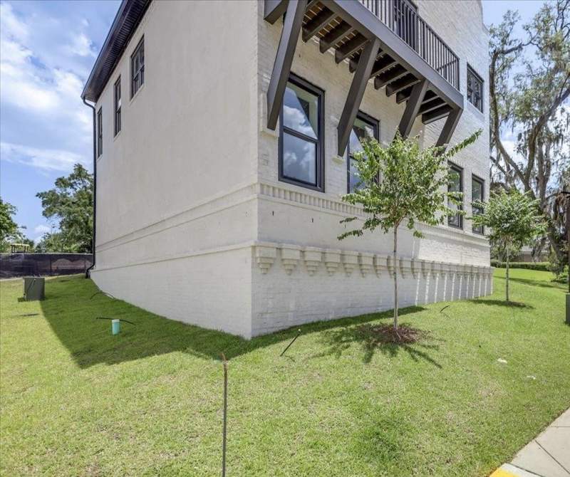 3 bedroom Condominium at 275 S Franklin Boulevard, The Franklin, Tallahassee — photo 2