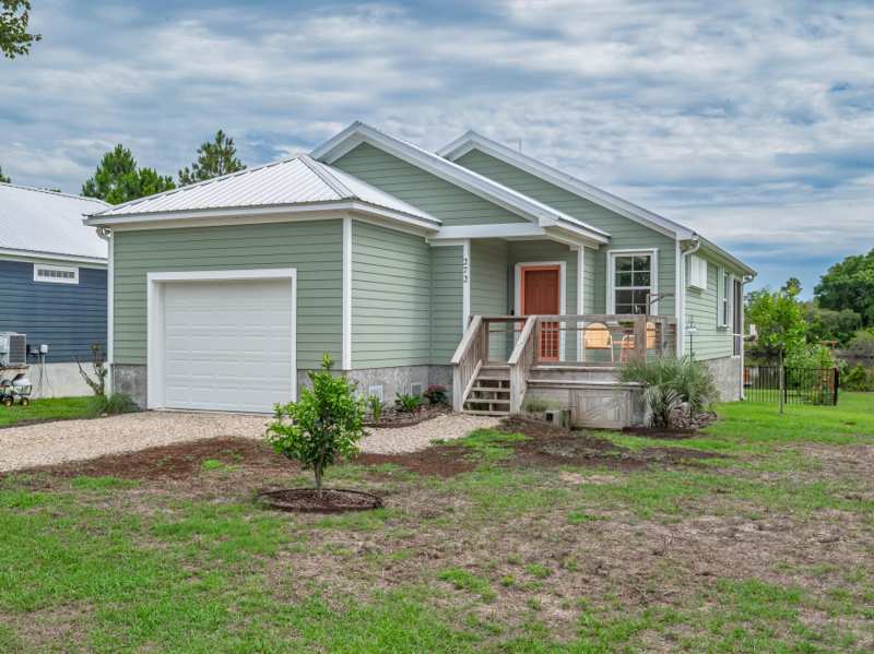 3 bedroom Detached at 272 Lake McKissack Lane, Lake McKissack Place, Carrabelle — photo 1