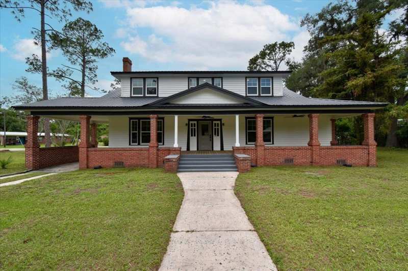 8 bedroom Detached at 1103 N Jefferson Street, Quinndale Subdivision, Perry — photo 1