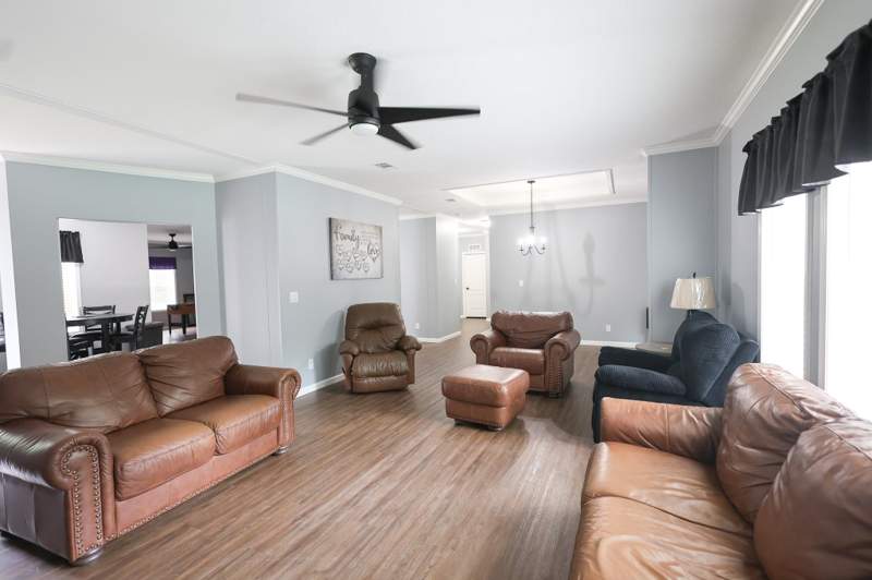 4 bedroom ManufacturedHome at 153 High Bluff Court, No, Midway — photo 4