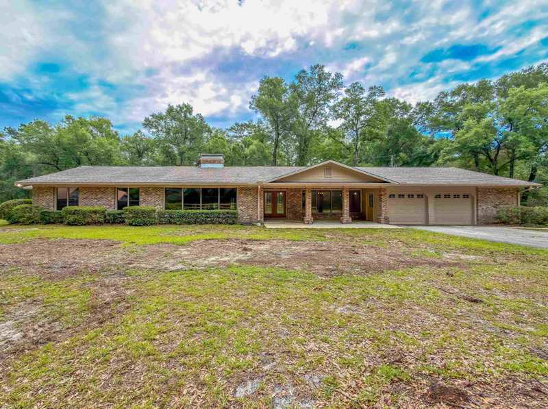 4 bedroom Detached at 234 River Bluff Drive, Havana, Havana — photo 1