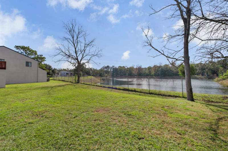 2 bedroom Townhouse at 1327 Airport Drive, The Lakes, Tallahassee — photo 2