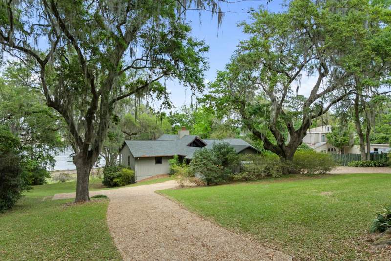 4 bedroom Detached at 2628 Lucerne Drive, LakeBreeze, Tallahassee — photo 2