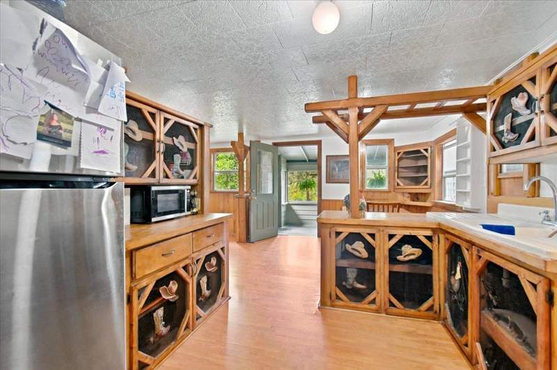 6 bedroom Detached at 552 SW Wabasso Terrace, No, Greenville — photo 5