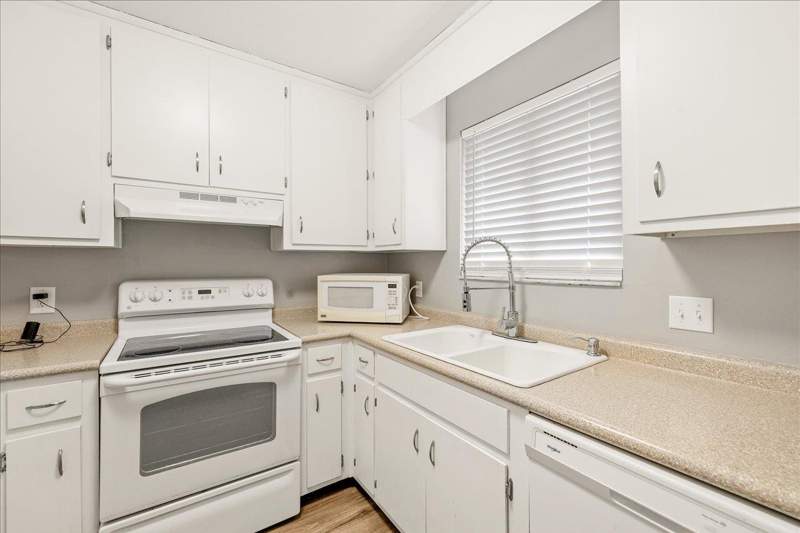 2 bedroom Condominium at 216 Dixie Drive, Evergreen Terrace Condos, Tallahassee — photo 4