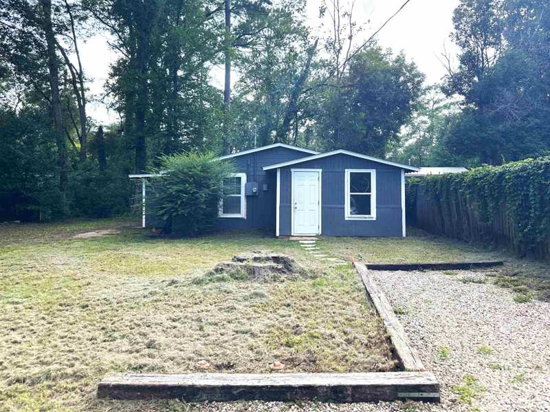 2 bedroom Detached at 2046 Holmes Street, Hutchinson Heights, Tallahassee — photo 1