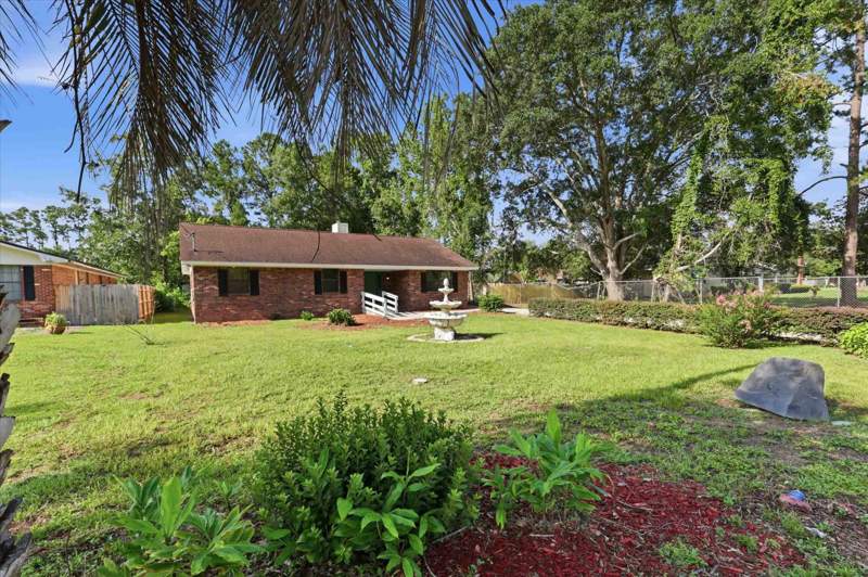 3 bedroom Detached at 707 Brookridge Drive, LEMCO VILLA ESTATES, Tallahassee — photo 2