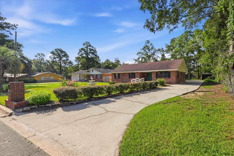 3 bedroom Detached at 707 Brookridge Drive, LEMCO VILLA ESTATES, Tallahassee — photo 3