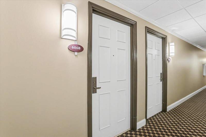 2 bedroom Condominium at 215 W College Avenue, Tallahassee Center Condominium, Tallahassee — photo 2