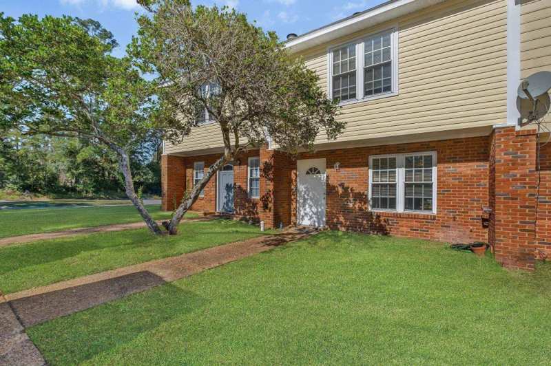 2 bedroom Townhouse at 2504 Prest Court, Pinecrest Unrecorded, Tallahassee — photo 1