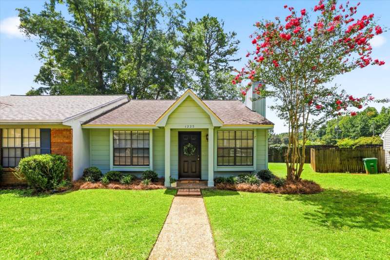 2 bedroom Townhouse at 1225 Brafforton Court, Chases Ridge Unreco, Tallahassee — photo 2