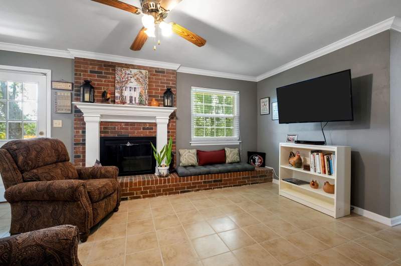 3 bedroom Detached at 1554 Vernon Court, Tallahassee, Tallahassee — photo 2