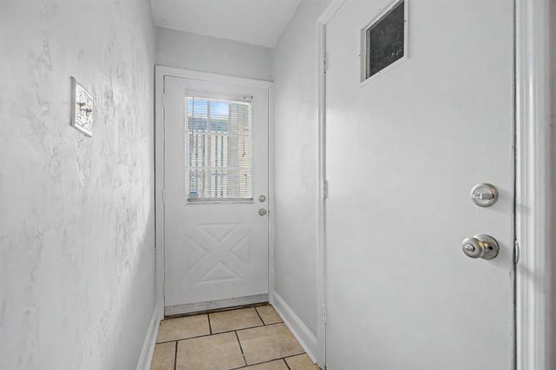 2 bedroom Townhouse at 1331 Airport Drive, Lakes The, Tallahassee — photo 5