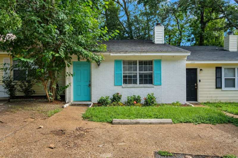 2 bedroom Townhouse at 2518 Prest Court, Pinecrest Unrec, Tallahassee — photo 1